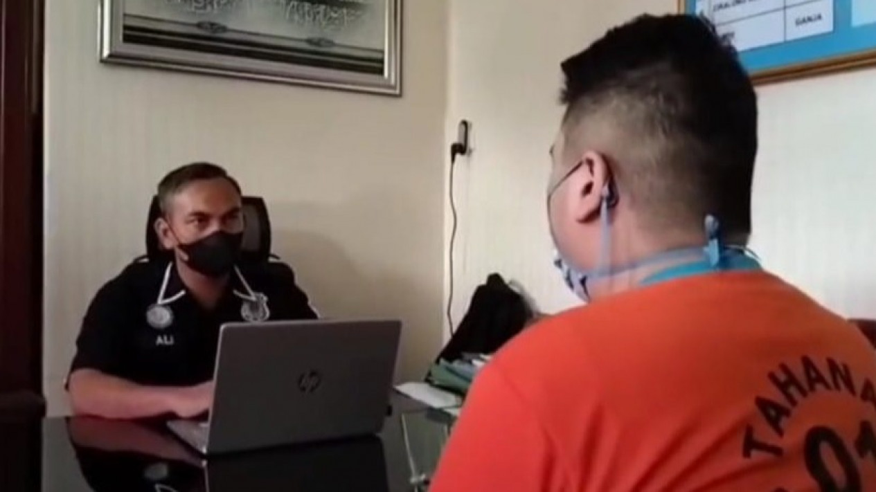 Dokter yang Mengaku Bisa Netralkan Darah Pecandu Narkoba di Cianjur Pasang Tarif Rp10 Juta Sekali Suntik
            - galeri foto