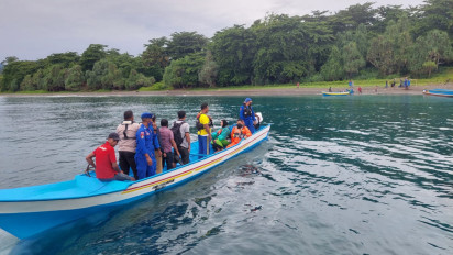 Satu Unit Longboat yang Angkut 17 Penumpang Terbalik di Perairan Buru, Satu Penumpang Meninggal Dunia