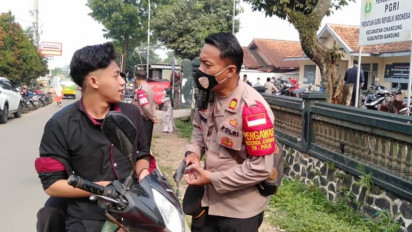 Polisi Razia Warga Kabupaten Bandung yang Belum Vaksin Covid-19
