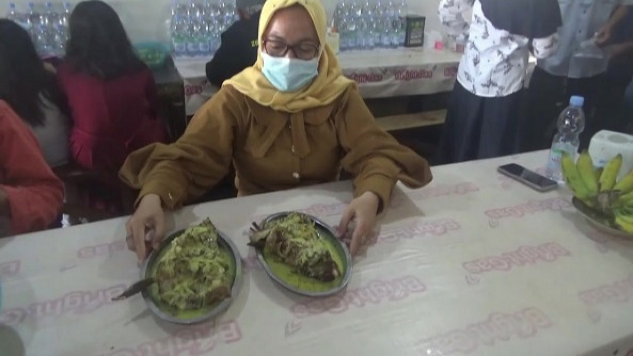 Nikmatnya Sensasi Pedas Olahan Ndas Manyung Khas Pati
            - galeri foto