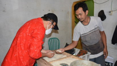 Warga Mengeluh Beras BPNT Berbau, Bupati Banyumas Minta Penyalur Dikumpulkan 