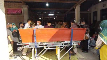 Isak Tangis Warnai Kedatangan Jenazah Korban Tenggelam di Pantai Glagah