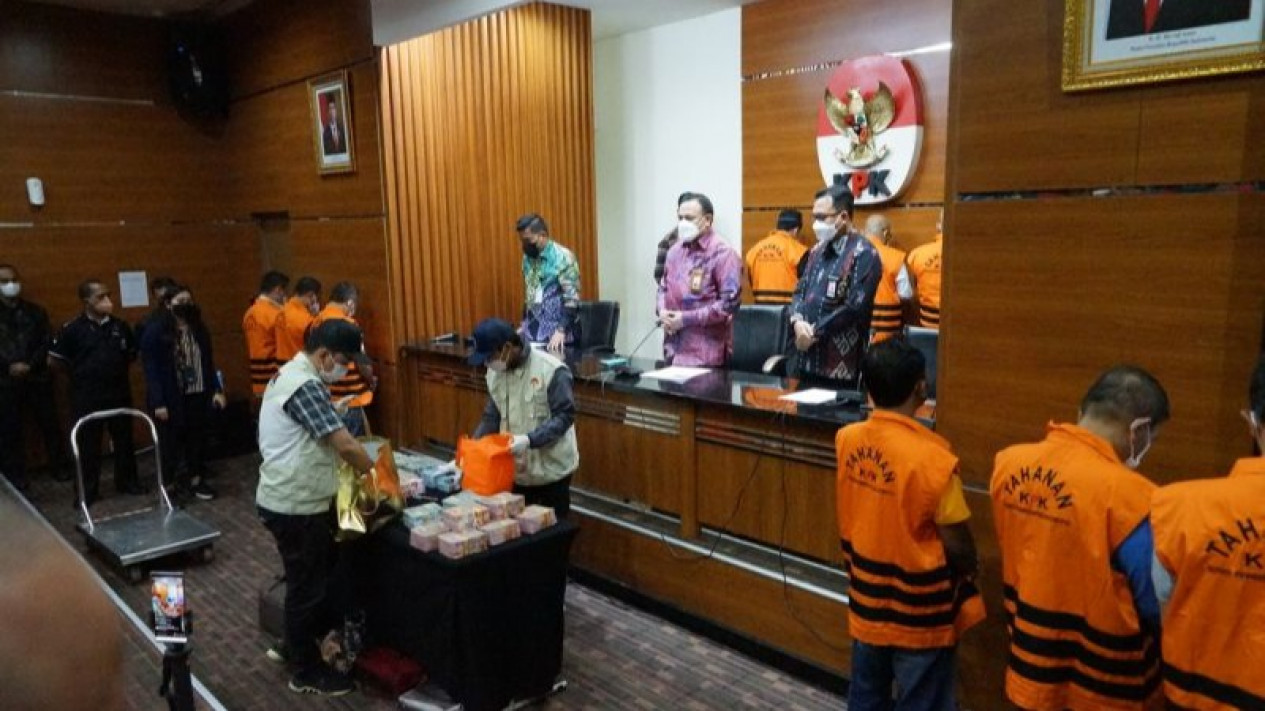 Konstruksi Perkara Wali Kota Bekasi Rahmat Effendi
            - galeri foto