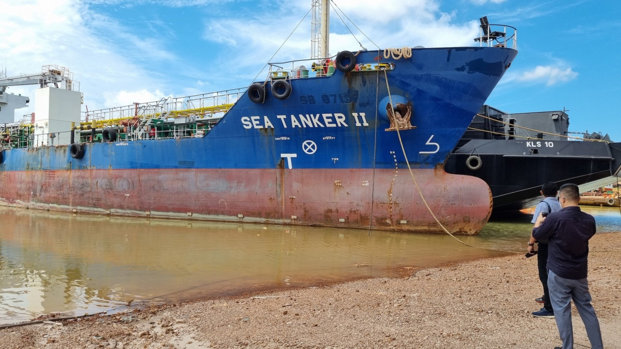 Pengusaha Singapura dan Pengusaha Batam Rebutan Kapal Sea Tanker II Bernilai Rp60 Miliar
            - galeri foto