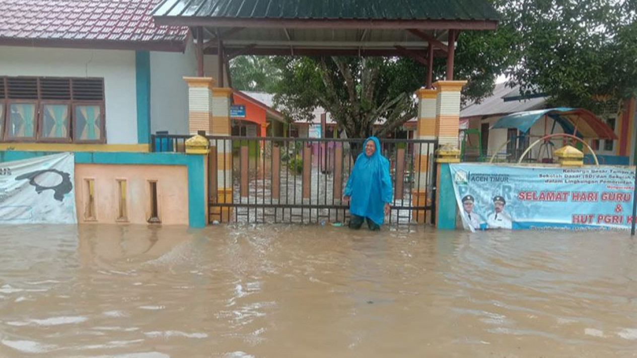 Fasilitas Sekolah di Aceh Timur Rusak Berat Akibat Banjir
            - galeri foto