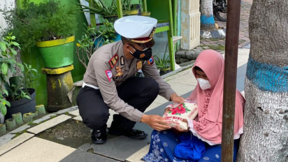 Polantas Peduli, Berbagi Sembako ke Masyarakat Terdampak Pandemi Covid-19, Ingatkan Prokes Ketat