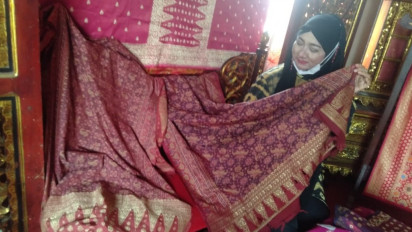 Songket Kain Khas Sumsel Sejak Zaman Kerajaan Sriwijaya