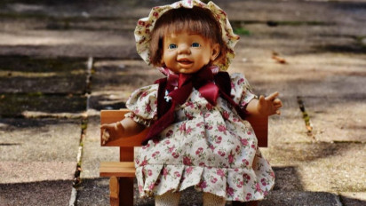 Psikolog Sebut Anggap "Spirit Doll" Sebagai Anak Adalah Tanda Seseorang Alami Gangguan Mental