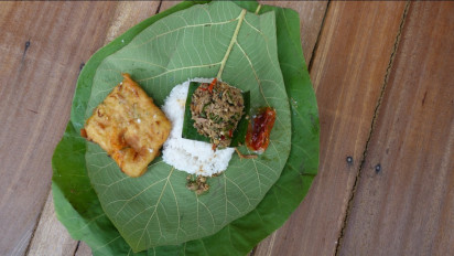 Menikmati Nasi Aking Daun Jati Khas Kudus, Kelezatan dalam Kesederhanaan