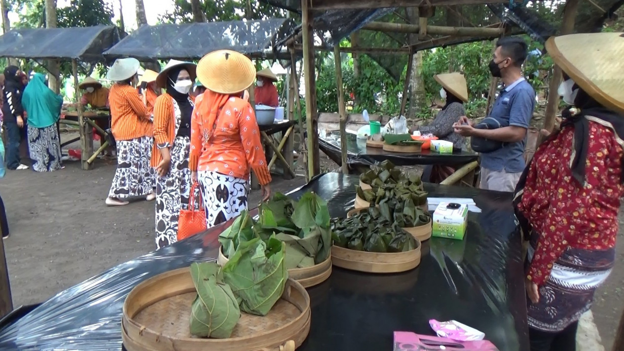 Pasar Krempyeng, Destinasi Wisata Pacitan yang Kental Budaya Jawa
            - galeri foto