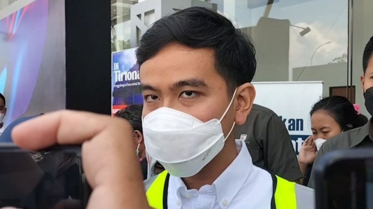 Hasil Survei Melejit, Gibran: Fokus di Solo dahulu, Saya Rampungkan Sampai Selesai
            - galeri foto