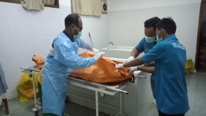 Jenazah Pria Bertato yang Ditemukan Tewas Mengambang di Banyuwangi Diautopsi