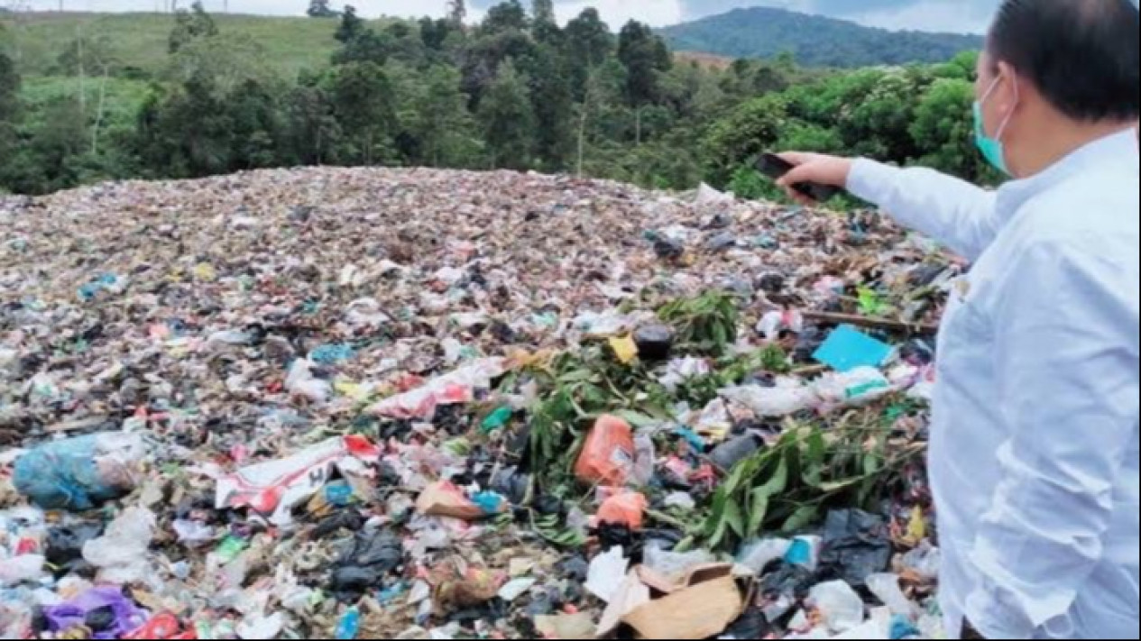 Warga Protes Pemkot Sungai Penuh Buang Sampah di Kawasan Hutan Produksi
            - galeri foto