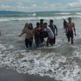 Asyik Berenang, Wisatawan Jakarta Tewas di Pantai Karang Hawu Sukabumi 