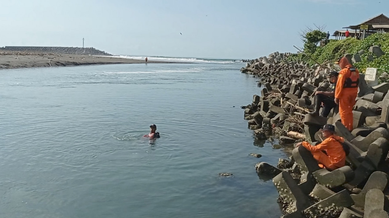 Banyak Korban Jiwa, Muara Sungai Serang di Pantai Glagah Bakal Ditutup
            - galeri foto