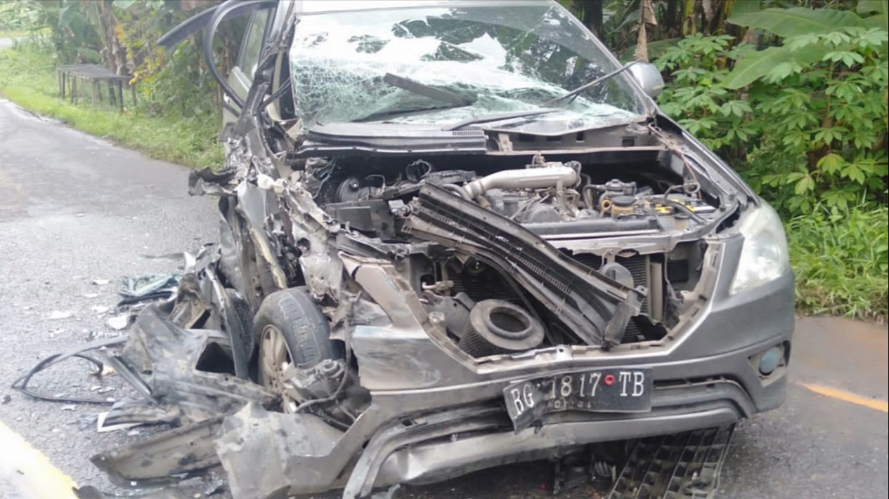 Kecelakaan Truk vs Innova di Musi Banyuasin, 6 Penumpang Luka Berat
            - galeri foto