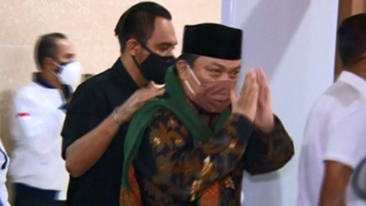 Terdakwa Kasus Ujaran Kebencian dan Penistaan Agama Yahya Waloni Hadapi Sidang Vonis Hari Ini
            - galeri foto