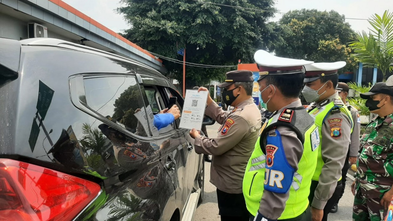 Siaga Omicron, Pemeriksaan di Pelabuhan Ketapang Diperketat
            - galeri foto