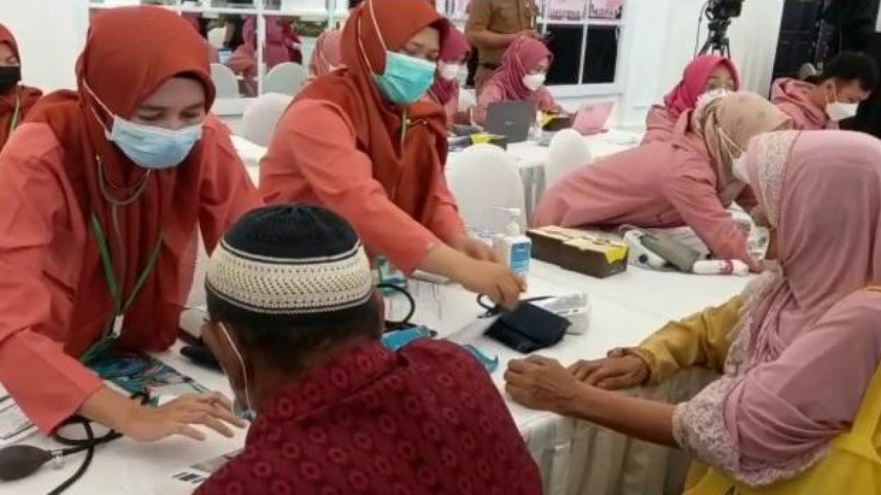 Vaksinasi Booster Dimulai, Pemprov Lampung Gunakan Pfizer
            - galeri foto