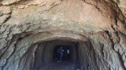 Melihat Goa Jepang di Tengah Kebun Teh Gunung Ungaran