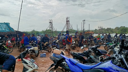 Mengamuk, Ratusan Warga Bakar Pos Pengamanan Pabrik Smelter Timah di Pulau Bangka