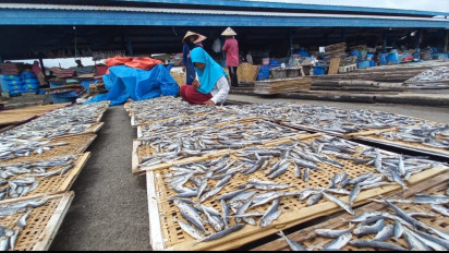 Tak Hanya Minyak Goreng, Harga Ikan Asin di Banyuwangi Juga Ikut Meroket