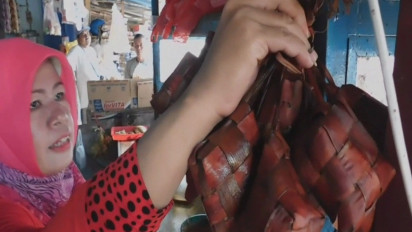 Kupat Landan, Cita Rasa Bumbu Penyedap Berbahan Alami Pelepah Pohon Kelapa