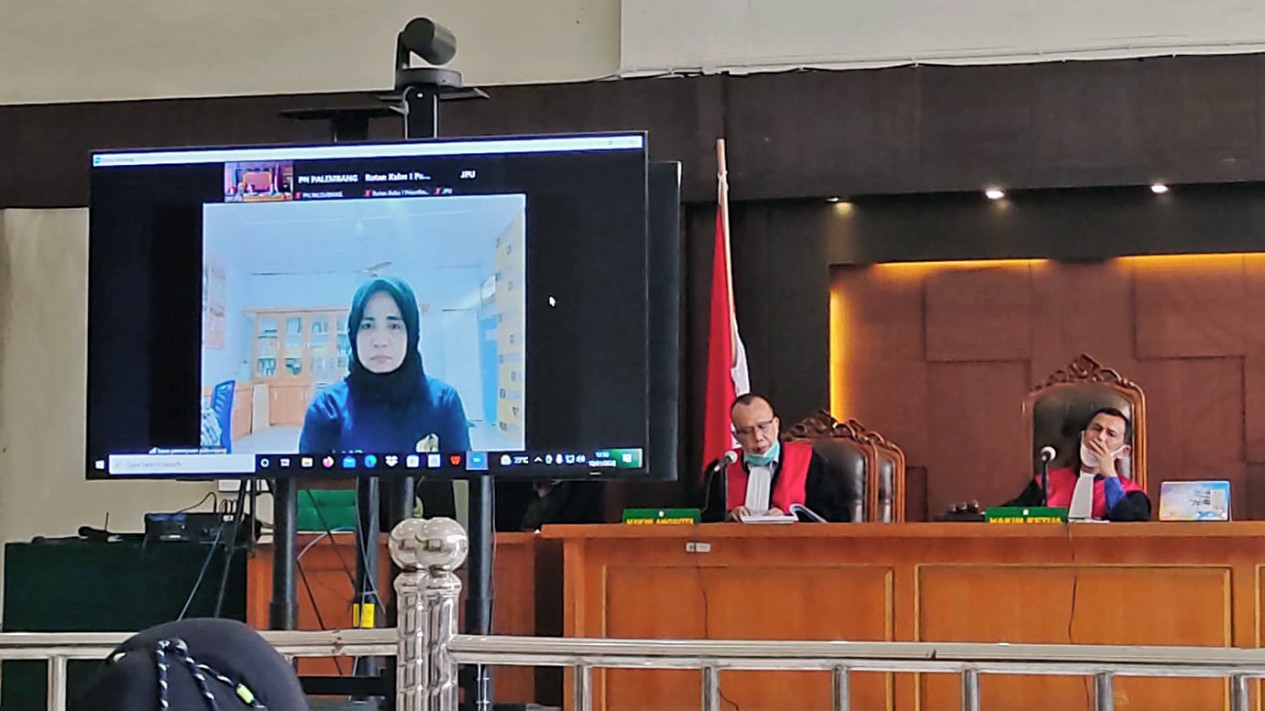 Disebut Hakim Terima Uang Rp81 Juta, Kadinkes Prabumulih Langsung Ngeles
            - galeri foto