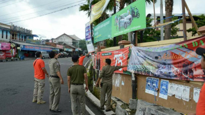 Langgar Ketentuan, Enam Baliho dan Ratusan Reklame Dibongkar Satpol PP Gunungkidul