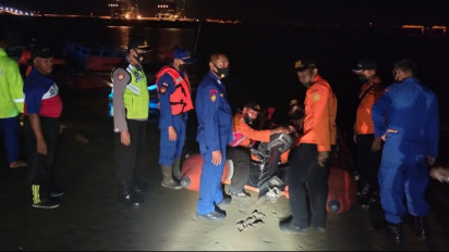 Perahu Terbalik Dihantam Ombak, Dua Pemancing Hilang Tenggelam di Pantai Menganti Cilacap