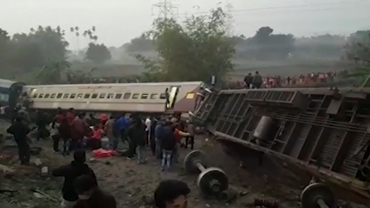 Tiga Orang Meninggal Dunia dan 25 Lainnya Terluka Saat Satu Rangkaian Kereta Anjlok di Jalpaiguri India
            - galeri foto