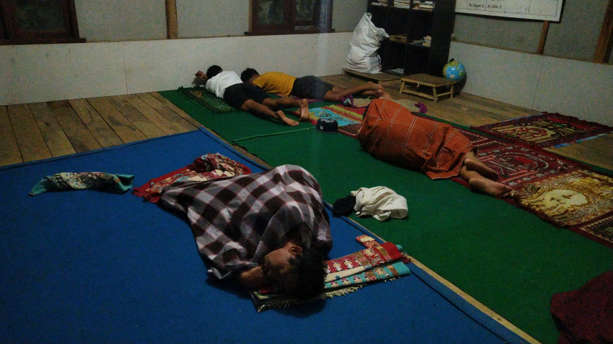 Ratusan Warga Sumur Banten Mengungsi ke Dataran Tinggi Usai Gempa Bumi Magnitudo 6,6
            - galeri foto