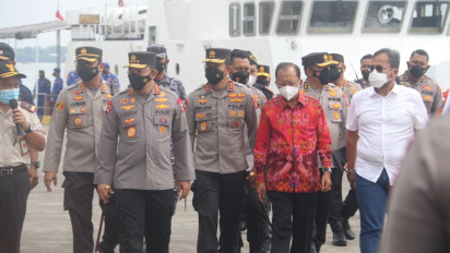 Kapolri Mengecek Pintu Masuk Wisatawan di Pelabuhan Benoa