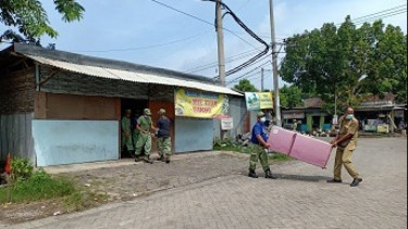PKL di Sumberame Gresik Ditertibkan. Pedagang: "Kami Mau Cari Makan Kemana Lagi Pak"?