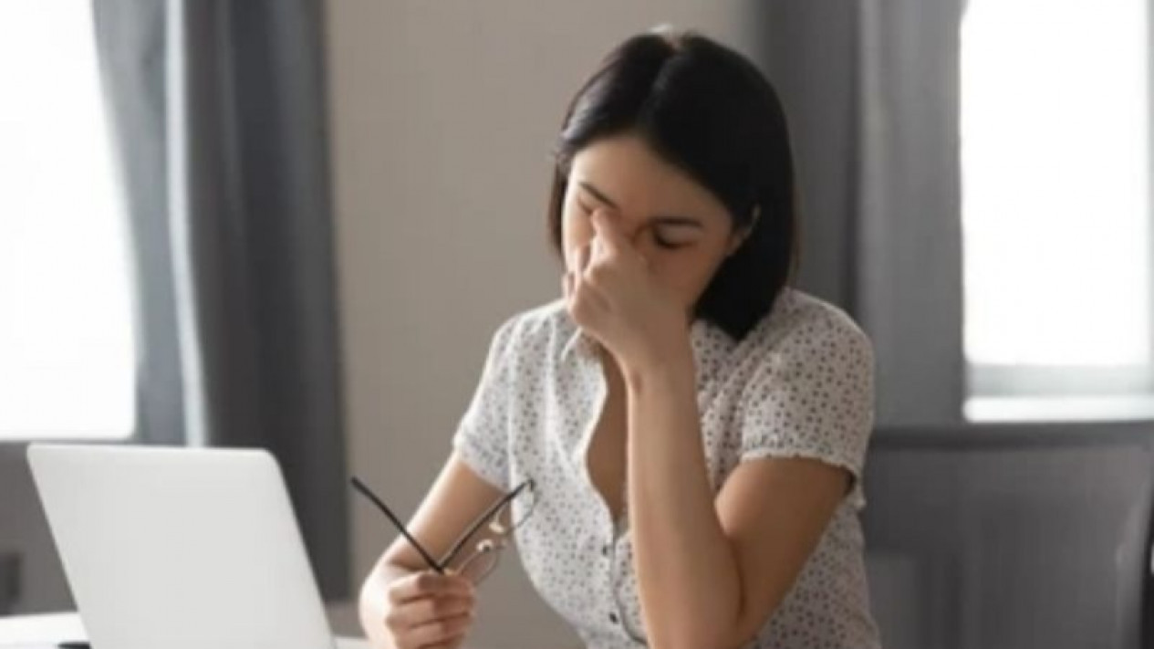 Terlalu Lama Menatap Layar, Waspadai Gangguan Sindrom Mata
            - galeri foto