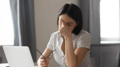 Terlalu Lama Menatap Layar, Waspadai Gangguan Sindrom Mata