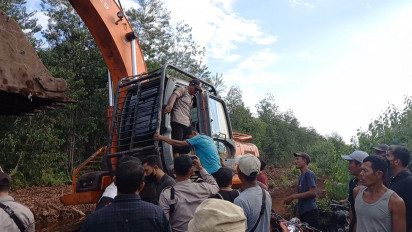 Warga Usir 4 Alat Berat Milik PT SPA, Diduga Telah Merusak dan Serobot Lahan