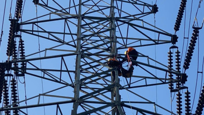 Dipanggil Sayang, ODGJ di Pekanbaru Urungkan Niat Lompat dari Tower Sutet