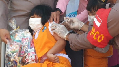 200 Anak Usia 6-11 Disuntik Vaksin oleh Polres Aceh Barat