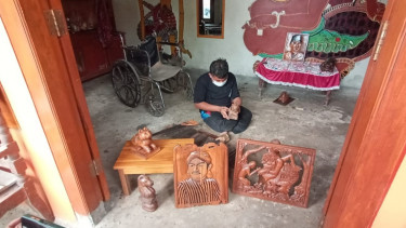 Inspiratif, Difabel di Kudus Sulap limbah Kayu jadi Ukiran Patung dan Wajah