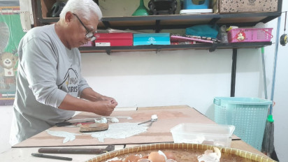Lukisan Unik Terbuat dari Limbah Cangkang Telur