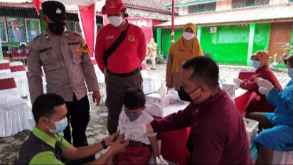 Anak-anak SD Ini Antusias Hadapi "Jarum" Dosis Kedua