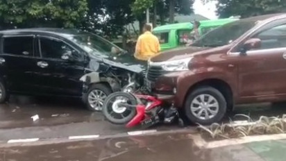 Diduga Sakit Epilepsi Sopir Minibus Kumat, Sebabkan Kecelakaan Beruntun 