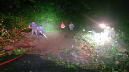 Terimbun Longsor Jalan Lintas Antar Kabupaten Bener Meriah Aceh Tengah Lumpuh