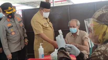 Tingkatkan Imun Masyarakat, Ratusan Lansia Ikuti Vaksin Dosis Ketiga