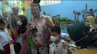 Tokoh Punakawan Semar dan Bagong Hibur Anak-anak agar Tak Takut Disuntik Vaksin Covid-19