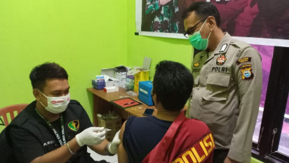 Anggota Polres Sinjai Mulai Memperoleh Vaksin Booster