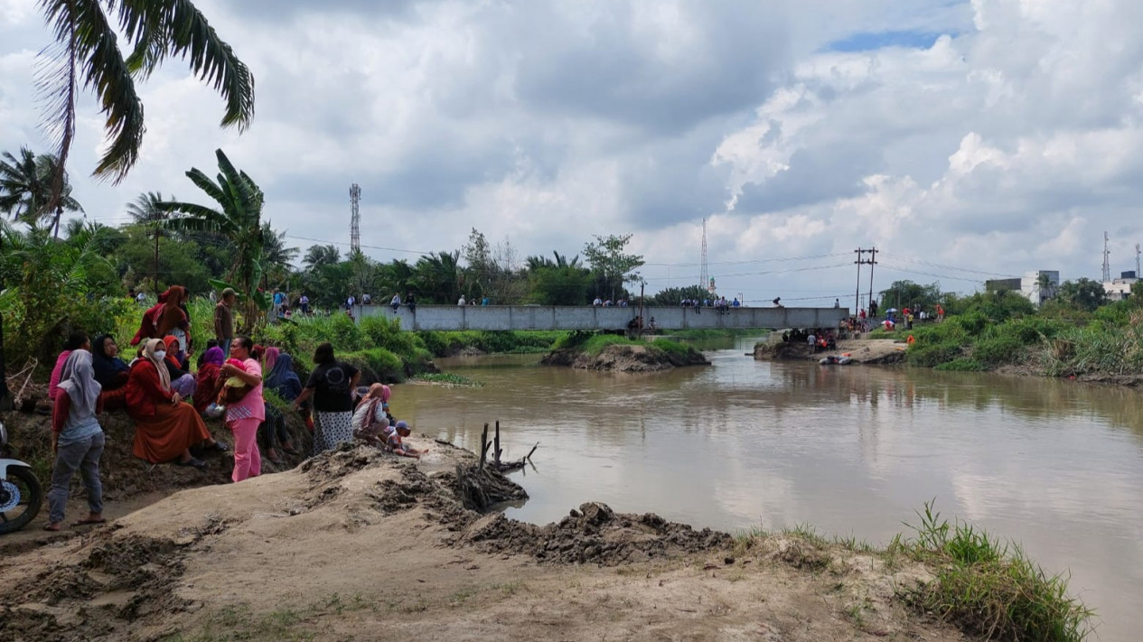 Siswa SMP di Serdang Bedagai Hanyut saat Mandi di Sungai belum Ditemukan
            - galeri foto