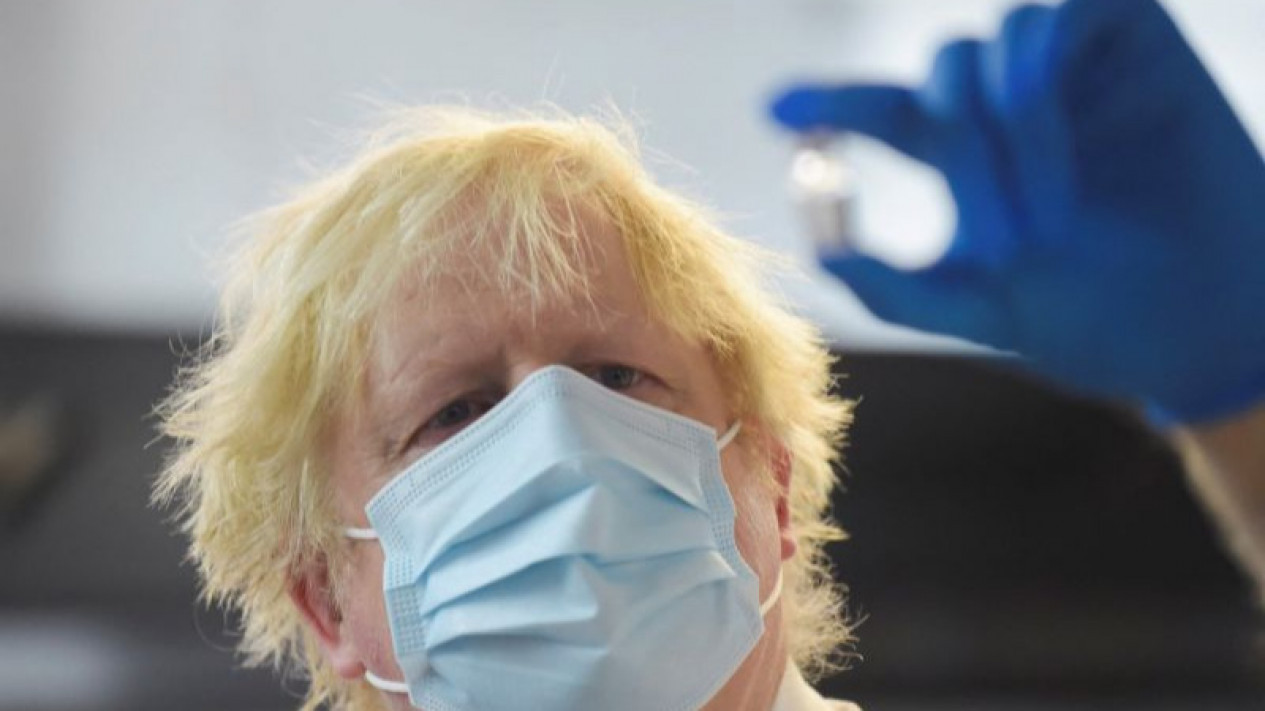 Kasus Omicron Teratasi,  Inggris Tak Lagi Wajibkan Masker & WFH Mulai Pekan Depan
            - galeri foto