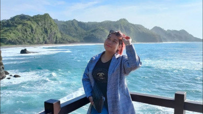 Pesona Pantai Menganti Kebumen, Melihat Indahnya Pantai dari Saung Atas Bukit